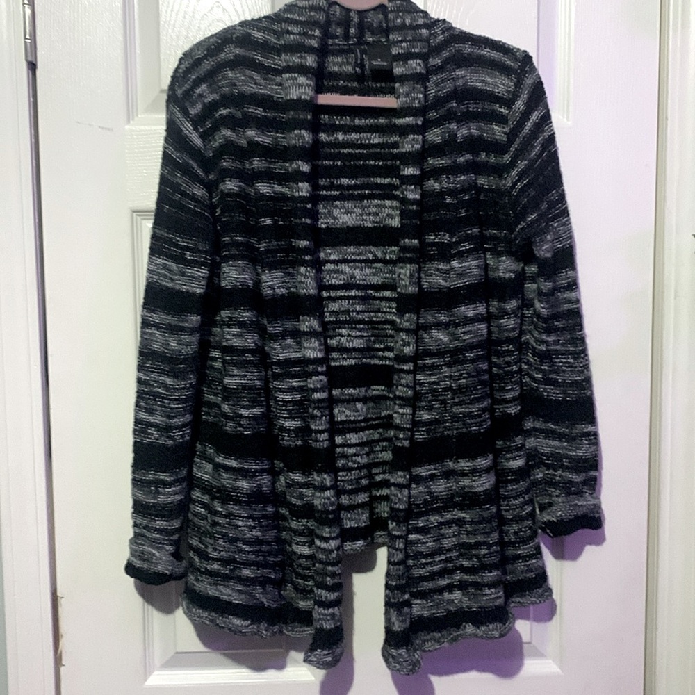 ❤️3/$10 BLACK & WHITE CARDIGAN